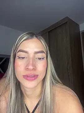 Snapshot of Issabela_G1 chatting on December 14, 9:18 am Issabela G1 online show from December 14, 9:18 am