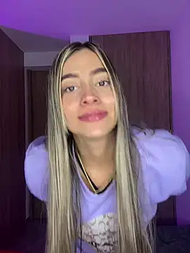 Snapshot of Issabela_G1 chatting on December 15, 6:40 am Issabela G1 online show from December 15, 6:40 am