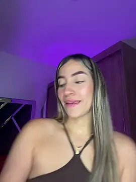 Snapshot of Issabela_G1 chatting on December 19, 2:23 am Issabela G1 online show from December 19, 2:23 am