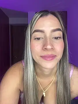 Snapshot of Issabela_G1 chatting on December 24, 4:55 am Issabela G1 online show from December 24, 4:55 am