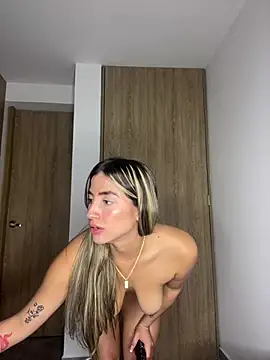 Snapshot of Issabela_G1 chatting on December 31, 8:15 am Issabela G1 online show from December 31, 8:15 am