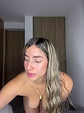 Snapshot of Issabela_G1 chatting on January 2, 4:52 am Issabela G1 online show from January 2, 4:52 am