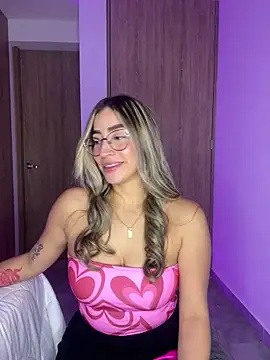 Snapshot of Issabela_G1 chatting on January 3, 4:11 am Issabela G1 online show from January 3, 4:11 am