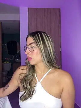 Snapshot of Issabela_G1 chatting on January 9, 3:47 am Issabela G1 online show from January 9, 3:47 am