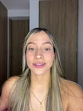 Snapshot of Issabela_G1 chatting on January 27, 11:11 pm Issabela G1 online show from January 27, 11:11 pm