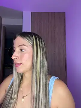 Snapshot of Issabela_G1 chatting on February 1, 11:16 pm Issabela G1 online show from February 1, 11:16 pm