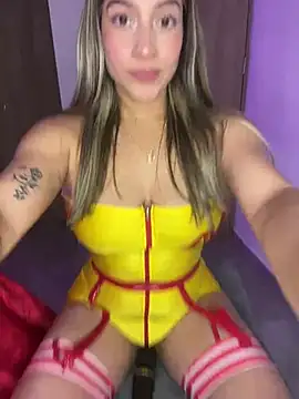 Snapshot of Issabela_G1 chatting on February 7, 5:10 am Issabela G1 online show from February 7, 5:10 am