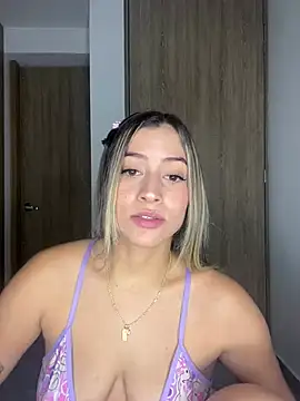 Snapshot of Issabela_G1 chatting on February 13, 2:56 am Issabela G1 online show from February 13, 2:56 am