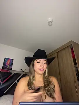 Snapshot of Issabela_G1 chatting on February 13, 5:58 am Issabela G1 online show from February 13, 5:58 am