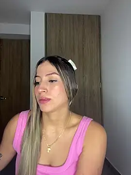 Snapshot of Issabela_G1 chatting on February 16, 3:26 am Issabela G1 online show from February 16, 3:26 am