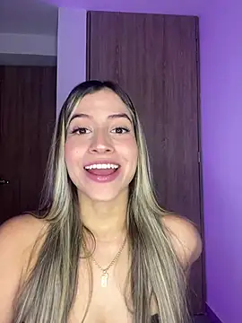 Snapshot of Issabela_G1 chatting on February 19, 12:46 am Issabela G1 online show from February 19, 12:46 am