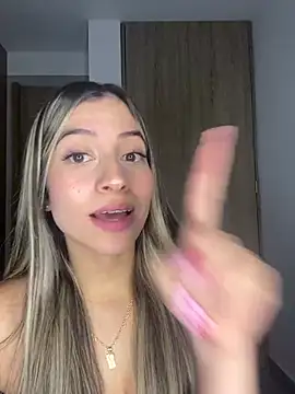 Snapshot of Issabela_G1 chatting on February 19, 3:50 am Issabela G1 online show from February 19, 3:50 am