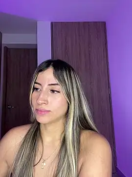 Snapshot of Issabela_G1 chatting on February 22, 6:06 am Issabela G1 online show from February 22, 6:06 am