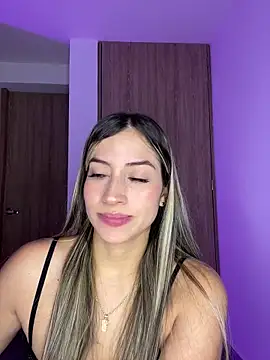 Snapshot of Issabela_G1 chatting on February 23, 12:30 am Issabela G1 online show from February 23, 12:30 am