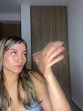 Snapshot of Issabela_G1 chatting on February 26, 12:05 am Issabela G1 online show from February 26, 12:05 am