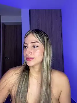 Snapshot of Issabela_G1 chatting on February 27, 7:34 am Issabela G1 online show from February 27, 7:34 am