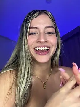 Snapshot of Issabela_G1 chatting on March 4, 5:32 am Issabela G1 online show from March 4, 5:32 am