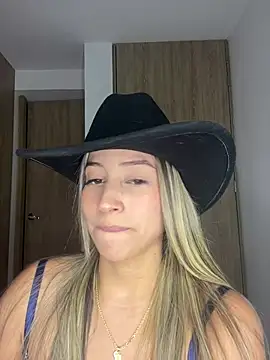 Snapshot of Issabela_G1 chatting on March 19, 3:52 am Issabela G1 online show from March 19, 3:52 am