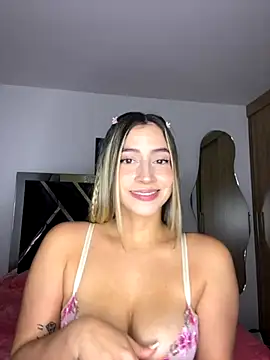 Snapshot of Issabela_G1 chatting on September 18, 11:07 pm Issabela G1 online show from September 18, 11:07 pm