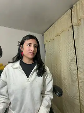 paulinamoons1 online show from April 30, 1:01 am