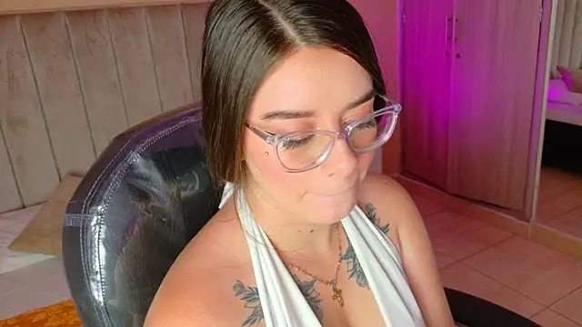 Snapshot of Charlotte_Olsen_ chatting on June 10, 8:52 pm Charlotte Olsen online show from June 10, 8:52 pm