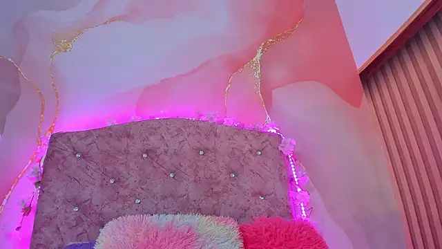 Snapshot of Bella__sweet chatting on February 22, 6:41 pm Bella sweet online show from February 22, 6:41 pm