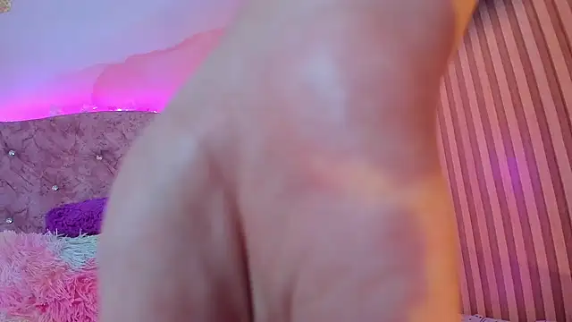 Snapshot of Bella__sweet chatting on February 22, 9:48 pm Bella sweet online show from February 22, 9:48 pm