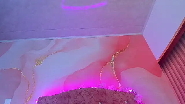 Snapshot of Bella__sweet chatting on March 1, 7:04 pm Bella sweet online show from March 1, 7:04 pm