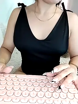 Snapshot of Nanda_Vixen chatting on September 15, 10:32 pm Nanda Vixen online show from September 15, 10:32 pm