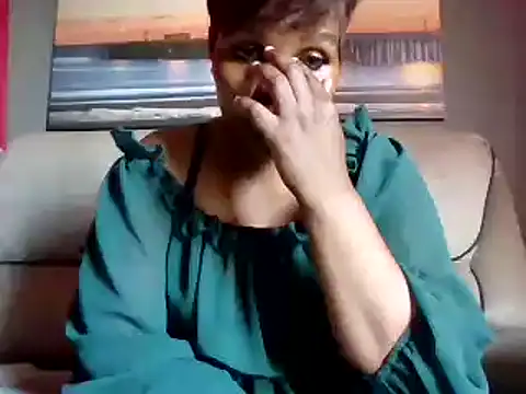 Honeybae82x online show from December 15, 4:15 pm