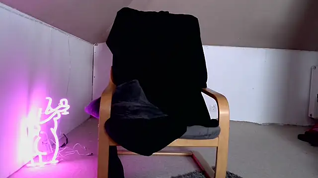 Snapshot of SonjaPrivat69_ chatting on March 6, 6:26 pm SonjaPrivat69  online show from March 6, 6:26 pm