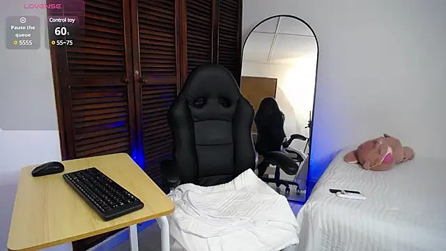 karoll marquez online show from December 17, 8:32 pm