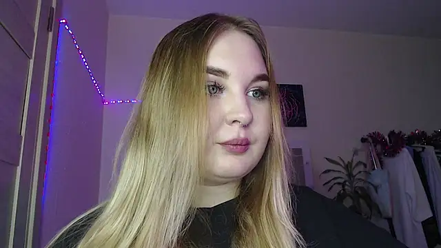 Snapshot of Greeenfriends6969 chatting on December 21, 6:44 pm Greeenfriends6969 online show from December 21, 6:44 pm