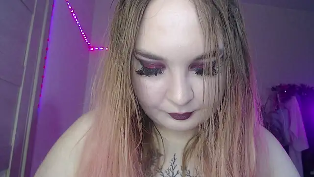 Snapshot of Greeenfriends6969 chatting on December 27, 10:59 pm Greeenfriends6969 online show from December 27, 10:59 pm