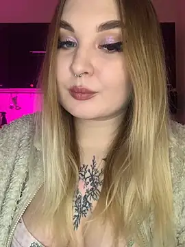 Snapshot of Greeenfriends6969 chatting on January 15, 12:30 am Greeenfriends6969 online show from January 15, 12:30 am