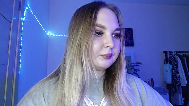 Snapshot of Greeenfriends6969 chatting on February 6, 8:02 pm Greeenfriends6969 online show from February 6, 8:02 pm