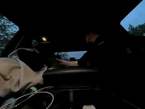 skittlez82 online show from October 24, 1:24 am