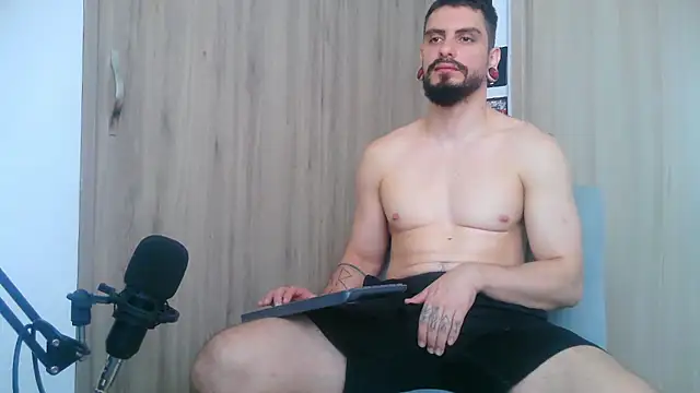 Aaron kwok28 online show from October 16, 6:20 pm