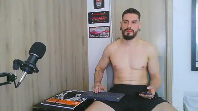 Aaron kwok28 online show from February 16, 10:06 pm