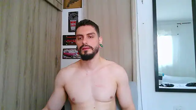 Aaron kwok28 online show from February 22, 7:56 pm