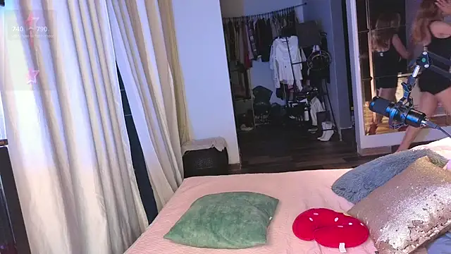 Snapshot of greyslopez chatting on November 5, 10:43 pm greyslopez online show from November 5, 10:43 pm