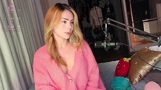 Snapshot of greyslopez chatting on December 4, 10:40 pm greyslopez online show from December 4, 10:40 pm