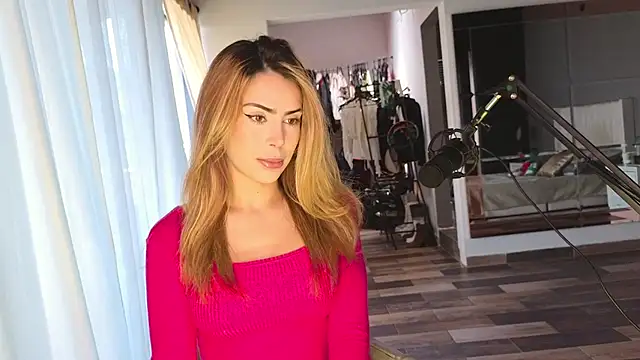 Snapshot of greyslopez chatting on December 17, 4:13 pm greyslopez online show from December 17, 4:13 pm