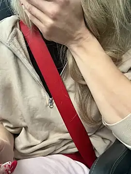 mollywilde online show from February 26, 9:32 am