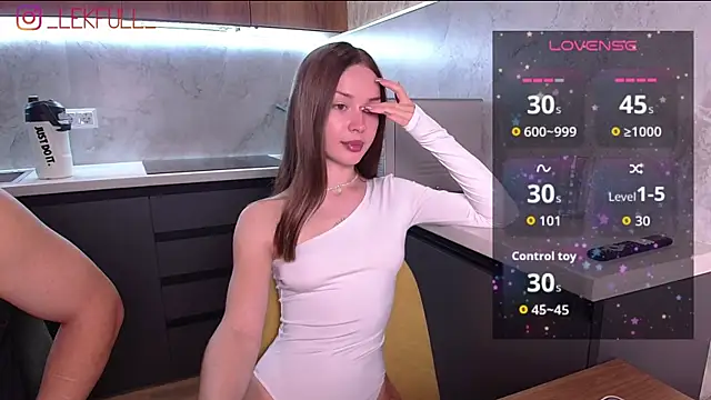Snapshot of lekfull-kitten chatting on September 12, 12:00 am lekfull-kitten online show from September 12, 12:00 am