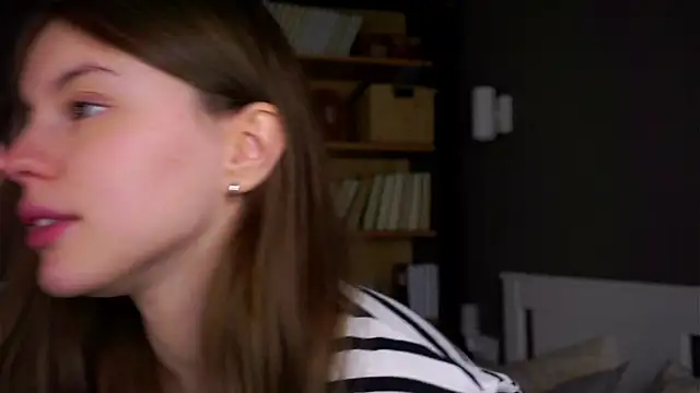 Snapshot of DarylBarks chatting on December 14, 1:11 am DarylBarks online show from December 14, 1:11 am