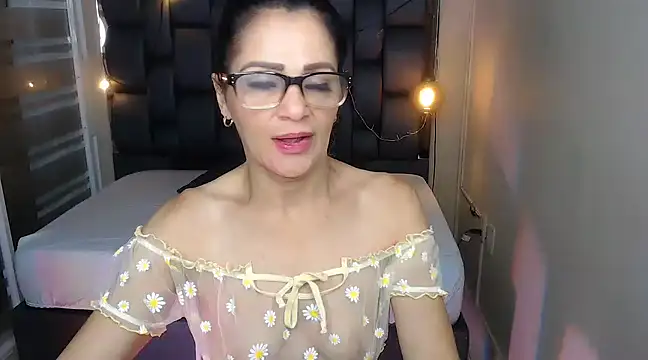 Snapshot of margot_smith_ chatting on March 6, 12:30 pm margot smith  online show from March 6, 12:30 pm