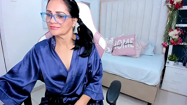 Snapshot of margot_smith_ chatting on September 29, 12:21 pm margot smith  online show from September 29, 12:21 pm