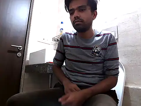 Snapshot of BoyzaraHatke chatting on July 19, 12:03 am BoyzaraHatke online show from July 19, 12:03 am