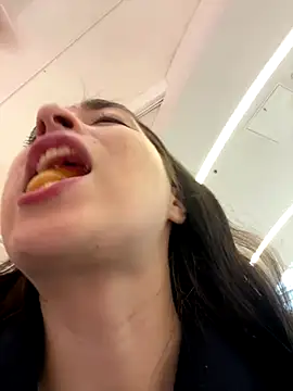 Holly Play online show from December 2, 9:13 am